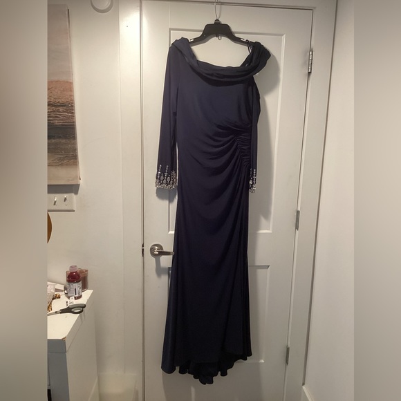 MacDuggal Size 12 Evening Dress - Picture 3 of 9
